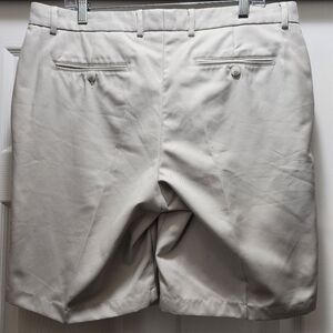 Greg Norman Shorts Men's 36 Cream Beige Golf Chino Pleated